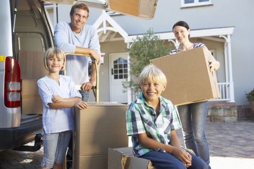 Packing and transport for office furniture and equipment